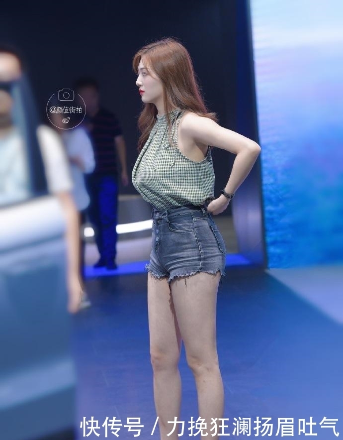 参加展览会|美女在展览上工作,到底展览的是车,还是小姐姐本身呢?