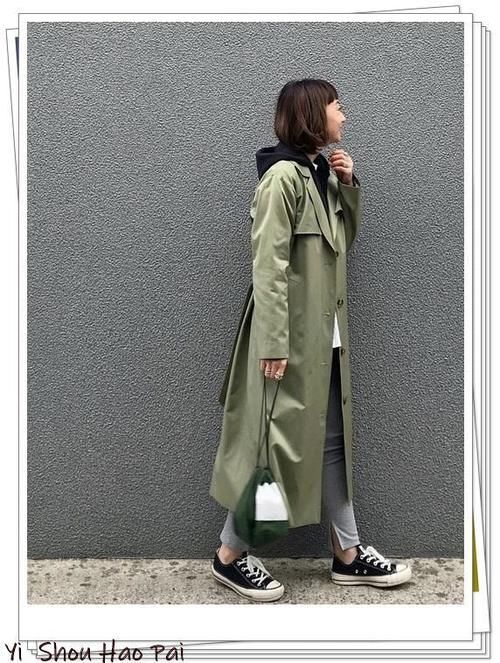  『海军蓝风连帽卫衣』能穿3季的万能搭配单品！海军蓝连帽卫衣的多种造型示范