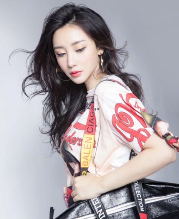 女生的标准体重表，106斤女神柳岩S身材迷倒大片宅男