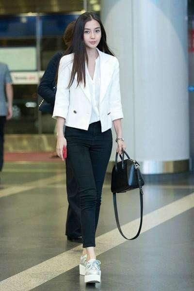 Baby胆太大了！黑色长裙叫板何穗，网友：嫩模和超模差距一目了然