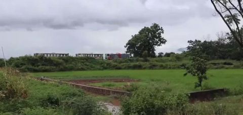  荒废■10年前建设的铁路一直这么荒废着，缅甸政府计划“资源再