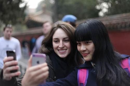 为何在中国的这么多外国人要回国? 看看美国人是怎么说的, 有点怕