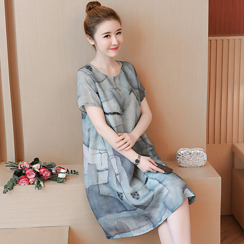 哇噻,43岁女人太会穿,裙子不到膝盖真好看