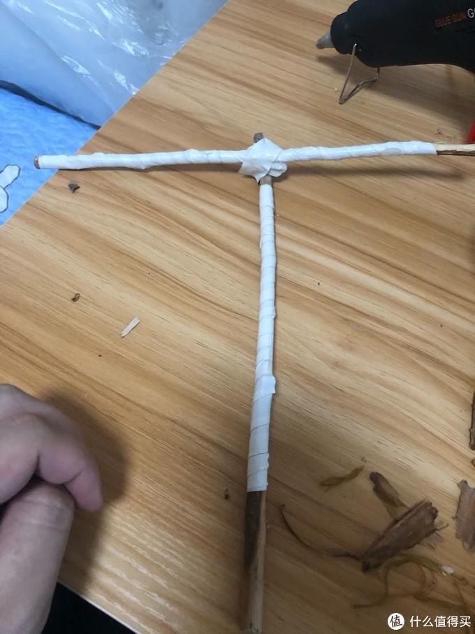  「便宜」最便宜而且家里都有的东西做一个屏幕挂灯。教程简单粗暴。
