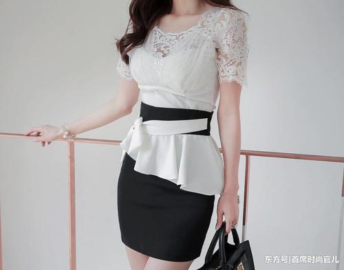 清纯漂亮的包臀裙小姐姐，突显曼妙身材，十分抢眼！