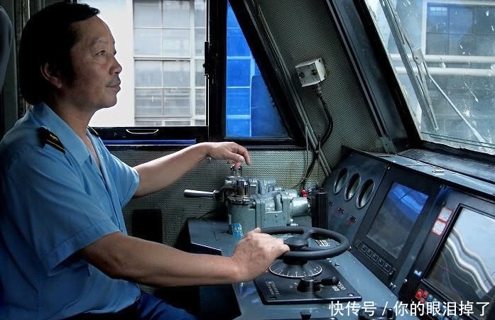 火车整晚整晚的开，难道火车司机就不犯困吗？这下终于明白了
