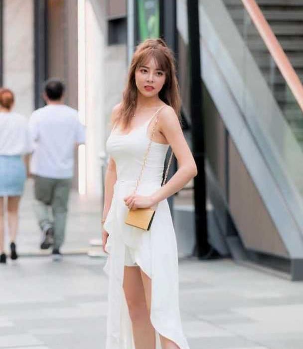  美女：气质优雅的连衣裙,楚楚动人的唯美气质,时尚又大方