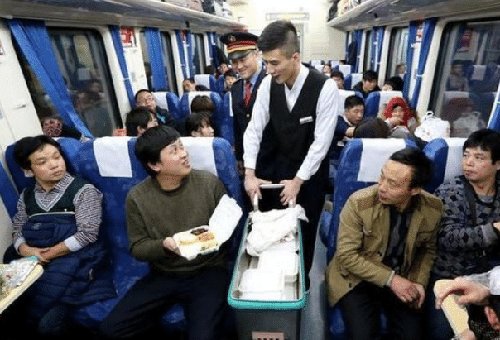  [火车]一趟火车几千人，为何连几十份快餐都很难卖出？原因有三