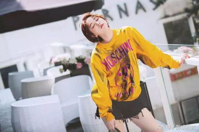 阚清子30岁，景甜也30岁，二人同穿短裤，网友：这腿根本没法比！