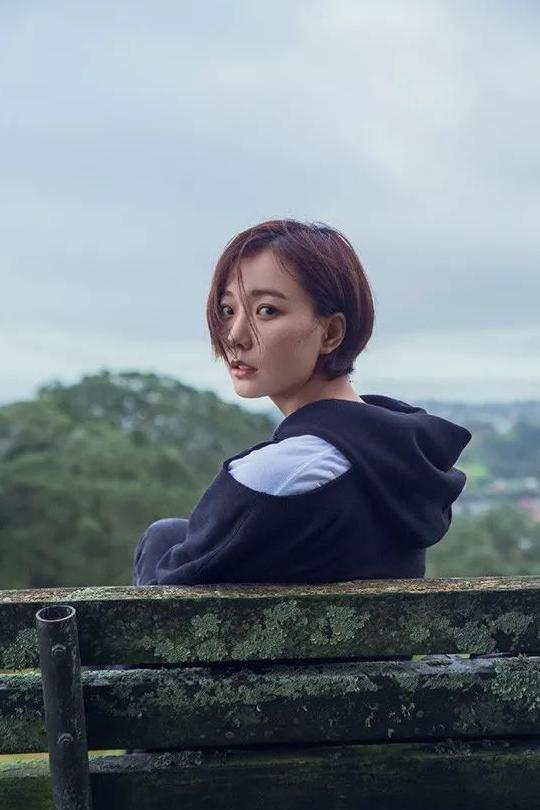 短发蒋欣画风变了！剪发堪比“整容”的还有谁？