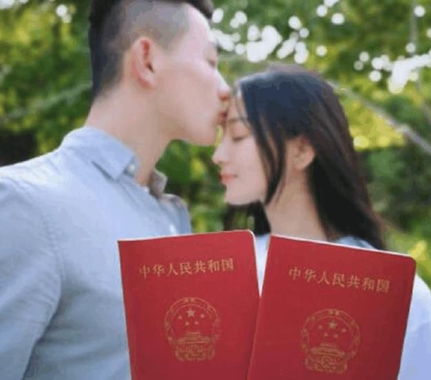 张馨予和何捷奉子成婚？网友神预言被扒出，四条佐证基本实锤了！