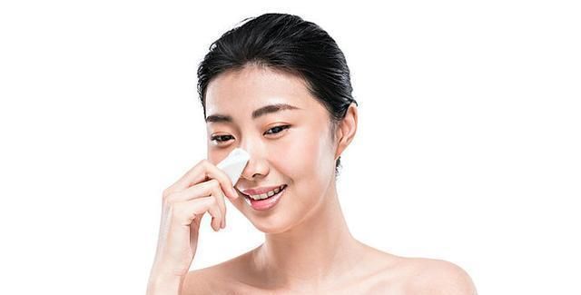  [洗面奶]为什么爽肤水不能用手涂,而要用化妆棉涂?今天终于明白了!