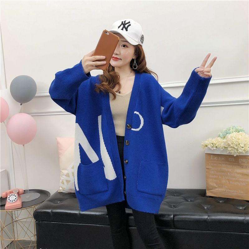 姐姐秋天最爱穿的款式，80后的她穿的是又白又嫩，真是美不胜收