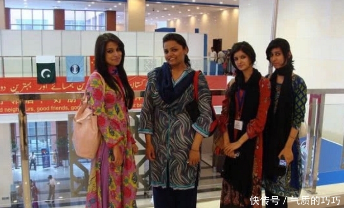 中国游客去巴基斯坦旅游，遇到当地美女向你摇头，得知原因笑了