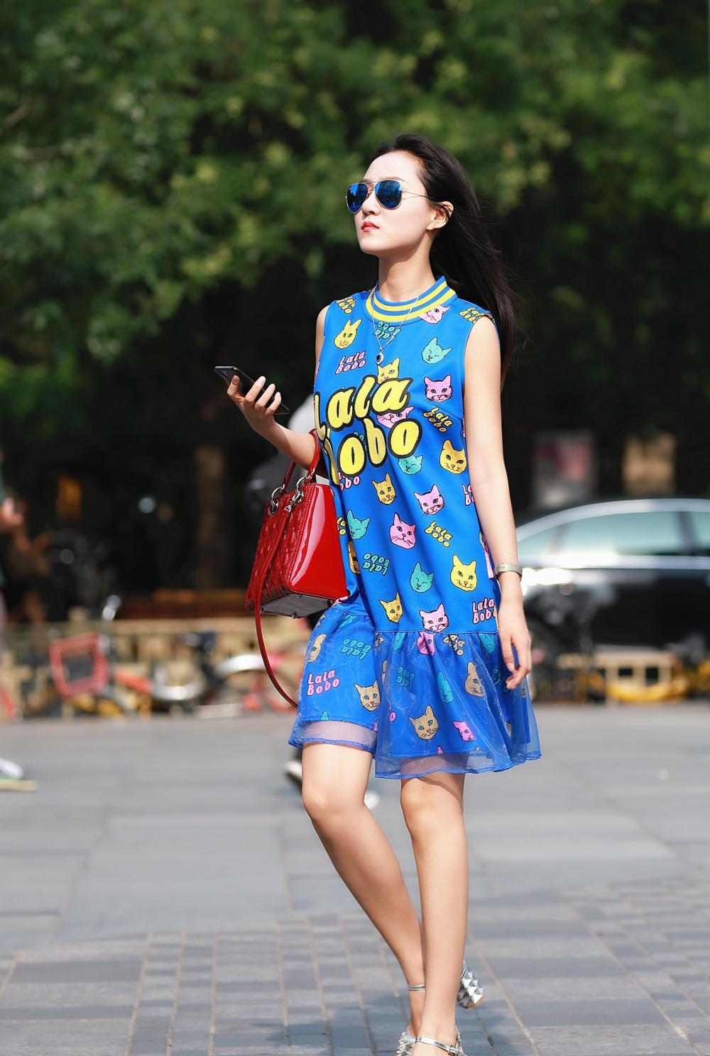 时尚街拍: 如果看厌了朋友圈里的美女? 那来看看三里屯的妹子吧!