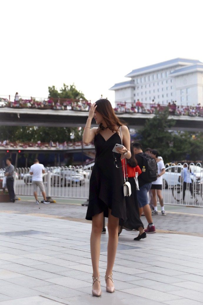 街拍路人,时下流行的高跟拖鞋穿搭参考,让你更具时尚女神魅力