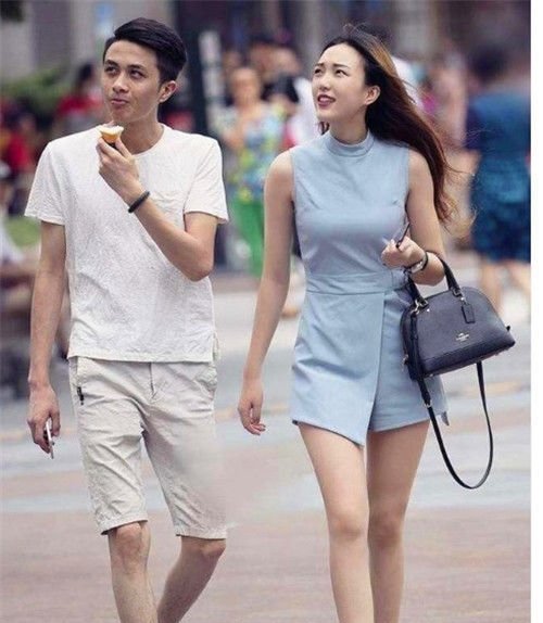 『最美』街拍:羞涩可人的小姐姐,仙女气质十足,哪一位最美