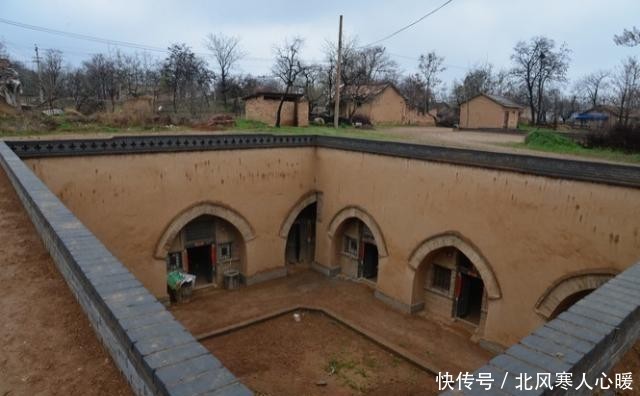 中国最奇怪的村落，村民都居住在坑洞里，冬暖夏凉一住就是千年