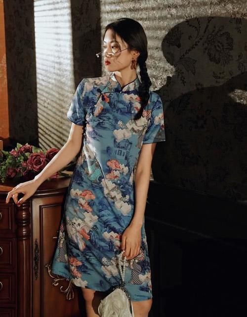  『美到』曾被你嫌弃的“旗袍裙”，慵懒随性的复古风，如今却美到犯规！