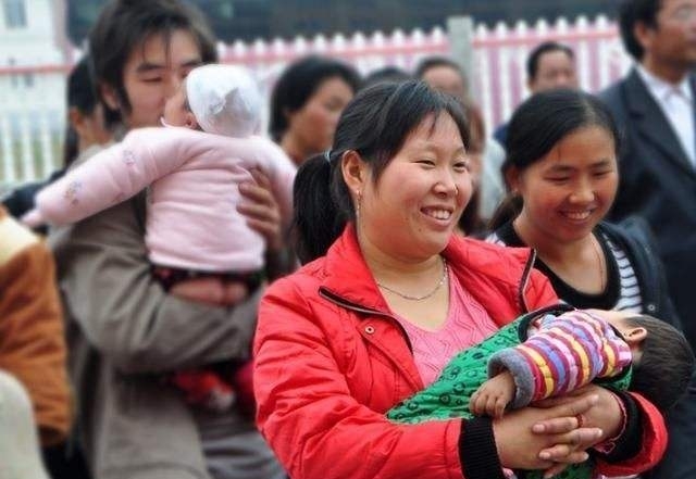 在农村，最让农民发愁的不再是娶妻难的问题，这件事更让农民头疼