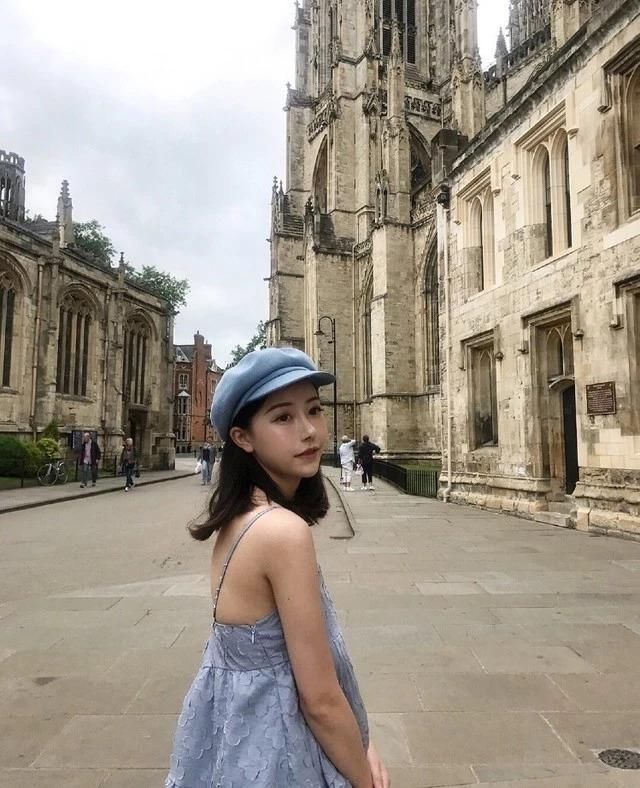 初秋必备单品,拥有这顶帽子让你不用修容瞬间拥有小脸