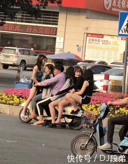  教养■“女生的哪个瞬间让你觉得很有教养？”就服大姨妈这个！哈哈哈哈！