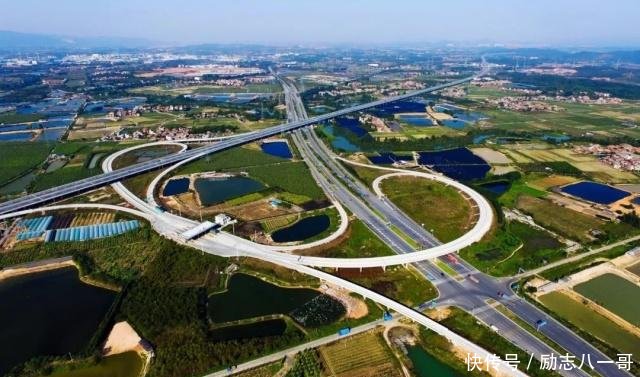 广西在建的一条新高速，双向4车道，投资约133亿，预计2020年建成
