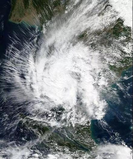 今年1号台风来袭，连续10天阴雨肆虐广西！去年洗的衣服，现在还