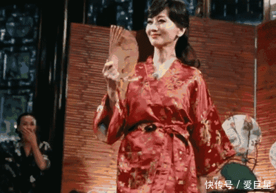  [大衣]赵雅芝真是时尚搭配教科书，照着这8套大衣穿，时髦又减龄！