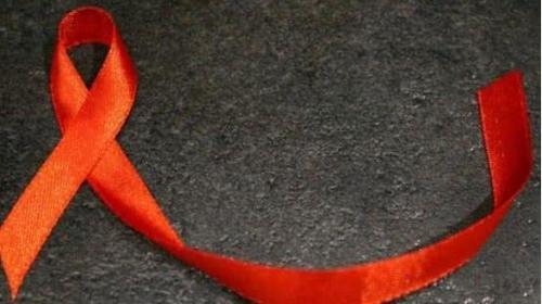 当身体出现这3种情况时，可能是艾滋病的“前兆”，别不当回事