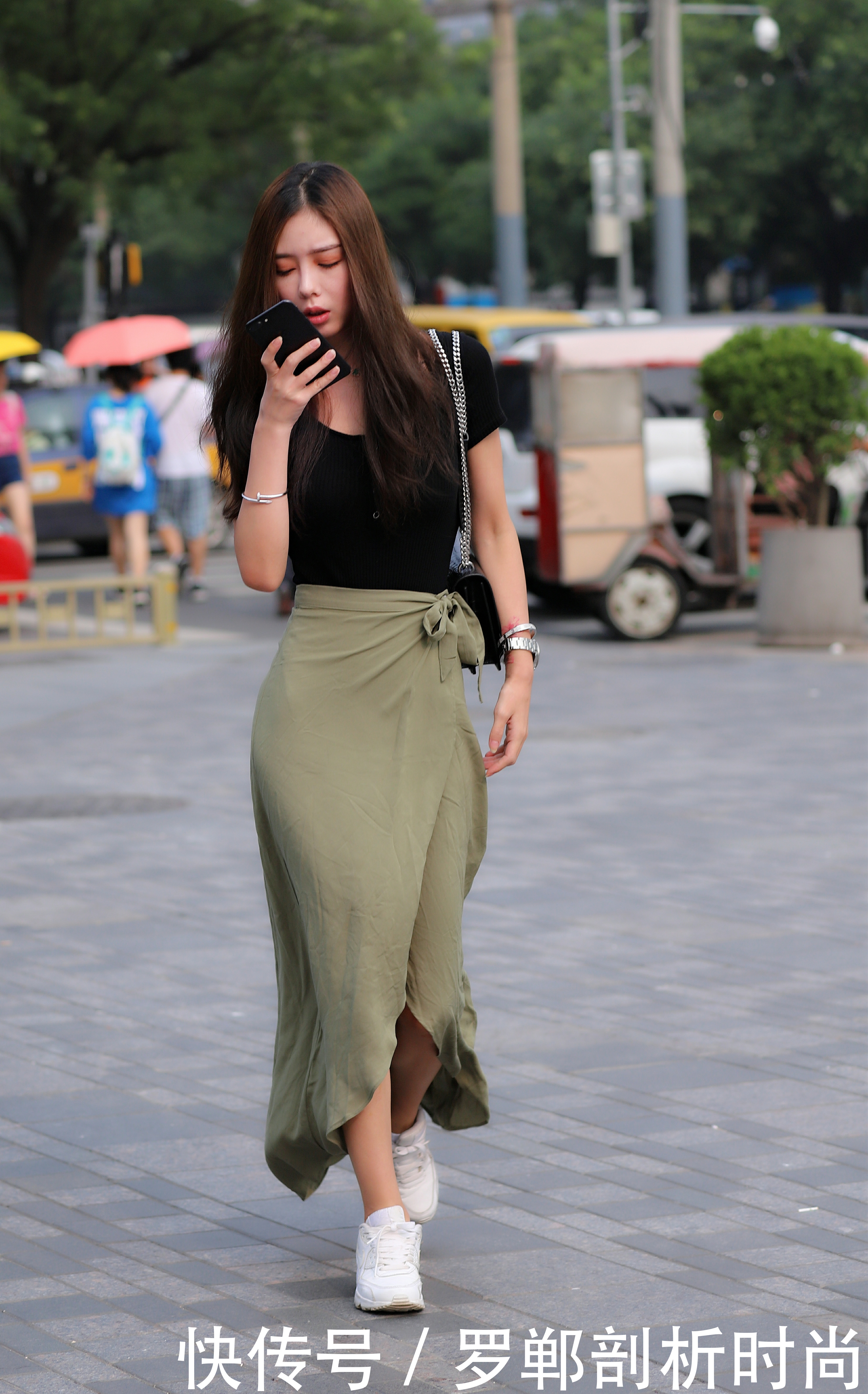 街拍美女:一个有魅的力女人可以是漂亮、高雅、性感、可爱!!