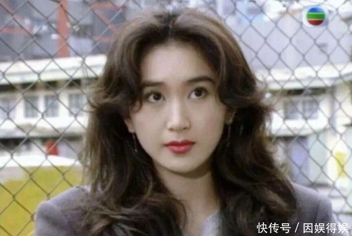  「凹凸有致」明艳性感颜穿搭分析第一期——线条让你成为人间尤物