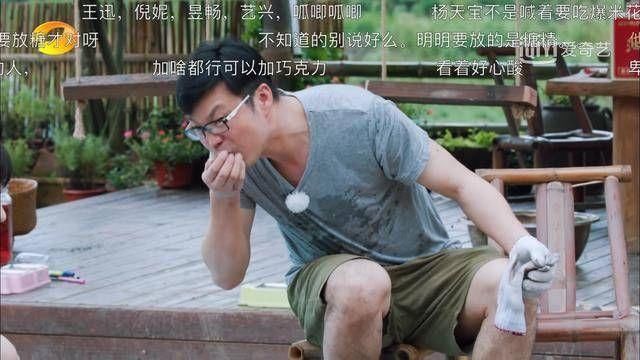 baby假吃被抓包？毛晓彤被亲爸勒索5000万？朱一龙遭私生饭围攻？