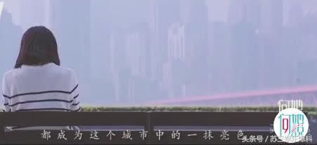 白百何懒理带小鲜肉回家传闻，晒魔性吃烤肉视频变表情包