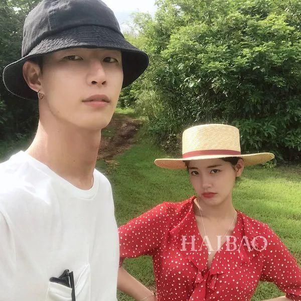 羡慕|靠“虐狗”合照火爆INS，这对韩国小夫妻也太甜了?