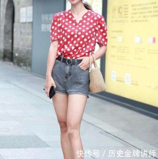  衬衫：街拍：5款圆点时尚元素的穿搭，各有特色，各显魅力