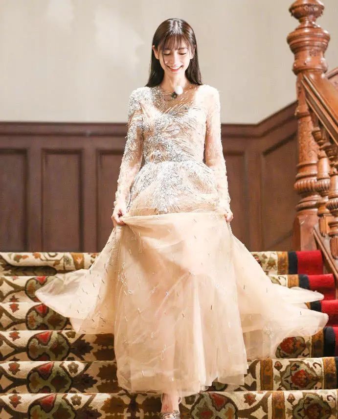 杨颖绝了，裙子扎“一百根针”看着都疼，网友:世界上最美女神!