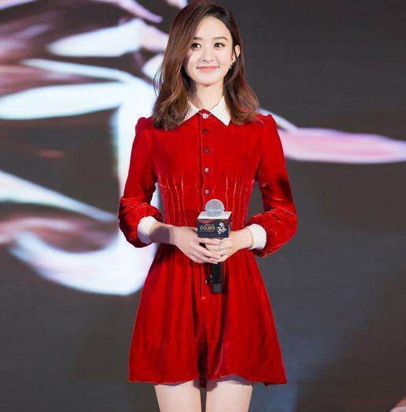 迪丽热巴穿红裙走红毯艳压群芳,一举一动都显得优雅范十足,当看