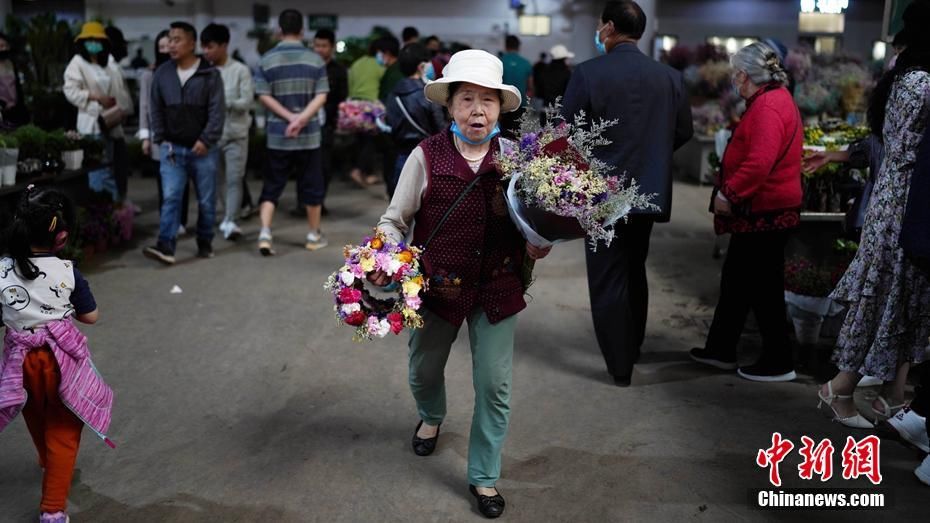  [斗南]昆明斗南花卉市场交易回暖