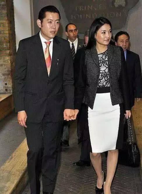 90后不丹王后，穿传统服饰超迷人，穿上“洋装”却暴露了这一缺点