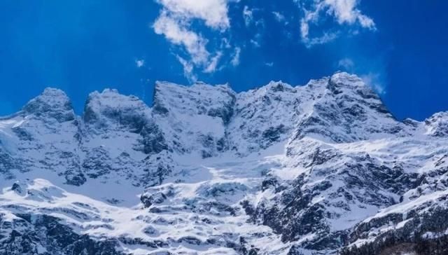 天堂向左,雨崩向右。不去天堂,就去雨崩