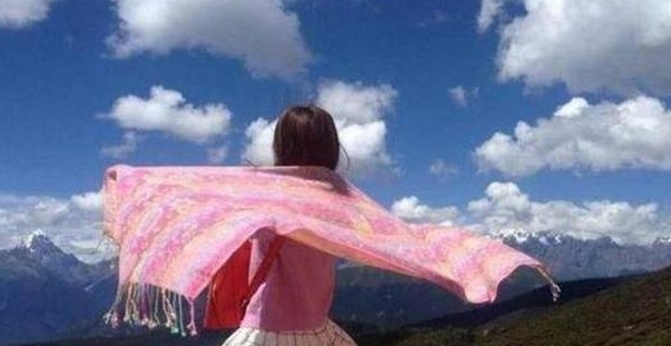 川藏线上的穷游人士，为何都喜欢穿长裙？游客：方便做这3件事