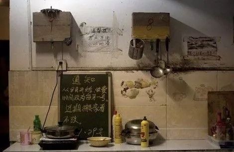 没见过香港的“棺材房”，就别说自己过得不幸福