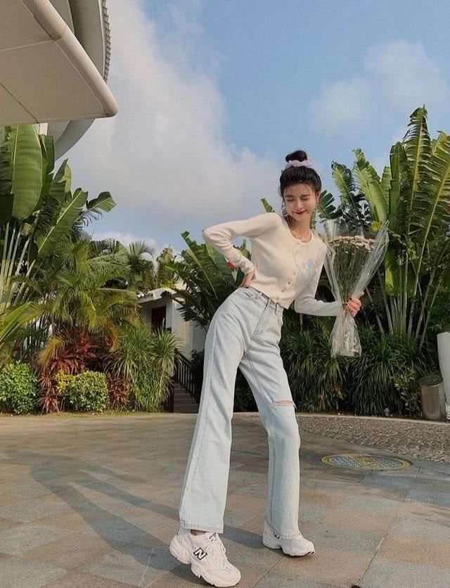  变得更加@五一出游穿搭示范，温柔与甜美并存，打造不一样的自己