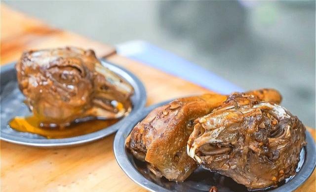 串串■低调的串串?开在露天坝子里的特色美食!探寻成都街头的美味!