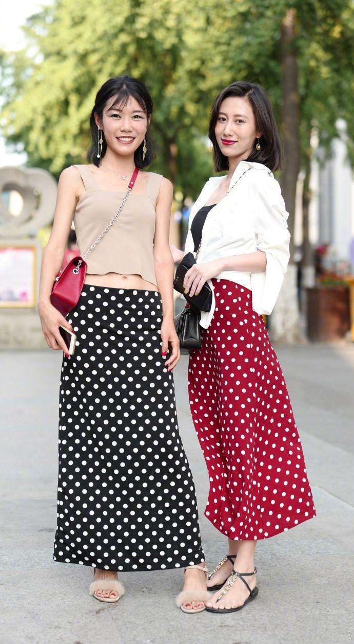 杭州街拍, 清凉夏日穿淡色会让人看上去更加舒适