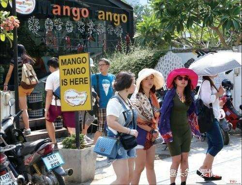 「听到」跟丈母娘去旅游,她掏钱给我买衣服,听到她的话,我转身离开