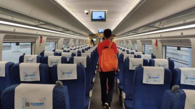 中国高铁被工程师“玩坏了”：提速还不够，又甩出新杀手锏