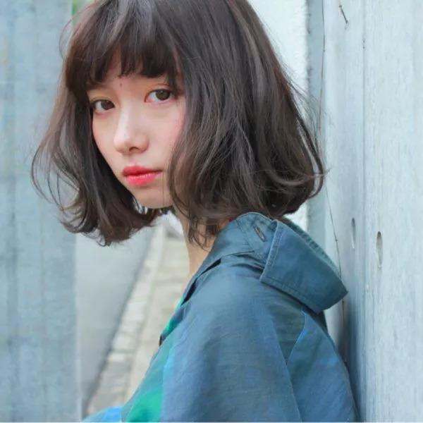 今年最火的“缩脸短发”，让脸小到不行