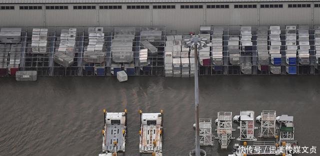 受困日本台胞问, 能上车吗 工作人员回答 是中国人就可以上!